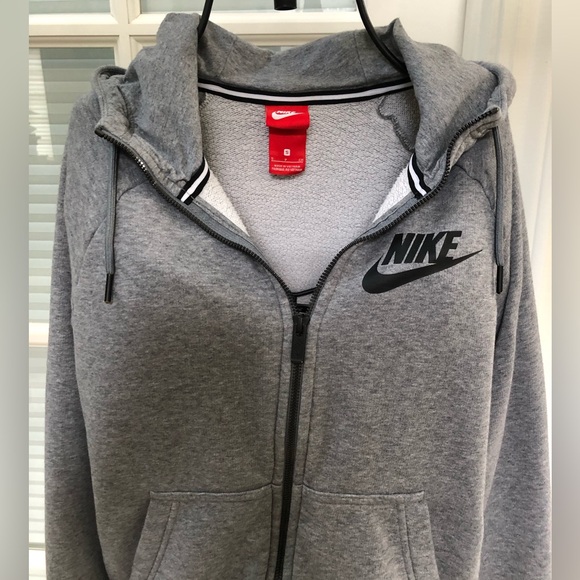 Nike Grey Hooded Zip-Up Jacket. - Picture 5 of 9
